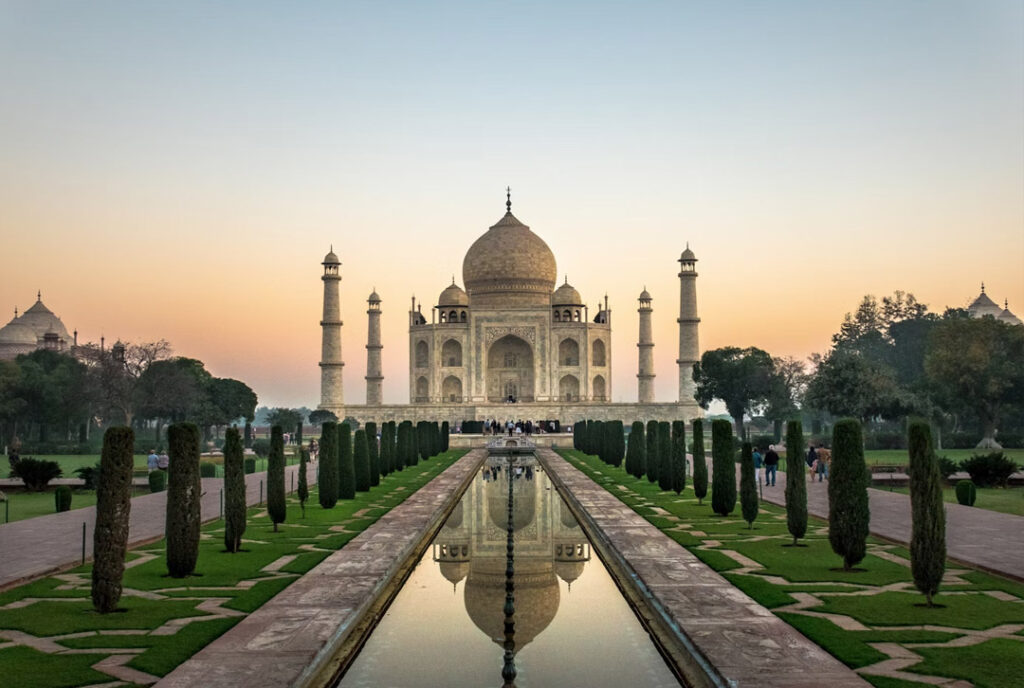 Same Day Agra Tour by Car – Discover the Iconic City in Just One Day